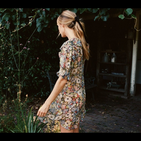 Sold 💕Doen Baudoin silk dress in Alice floral - Picture 4 of 8